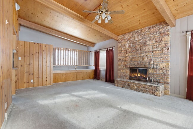 Photo - 1704-1748 48 Ave SW