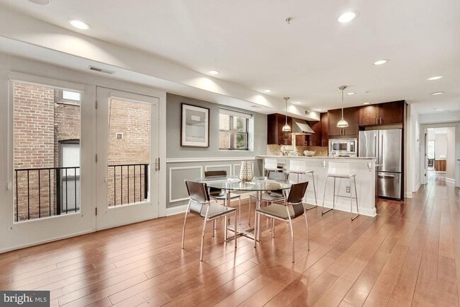 Building Photo - 1354 Euclid St NW Unit 402A