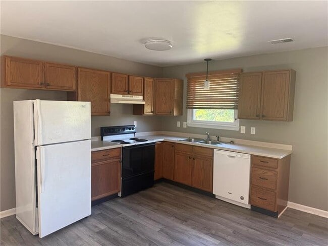 Building Photo - 108 Valley Brook Rd