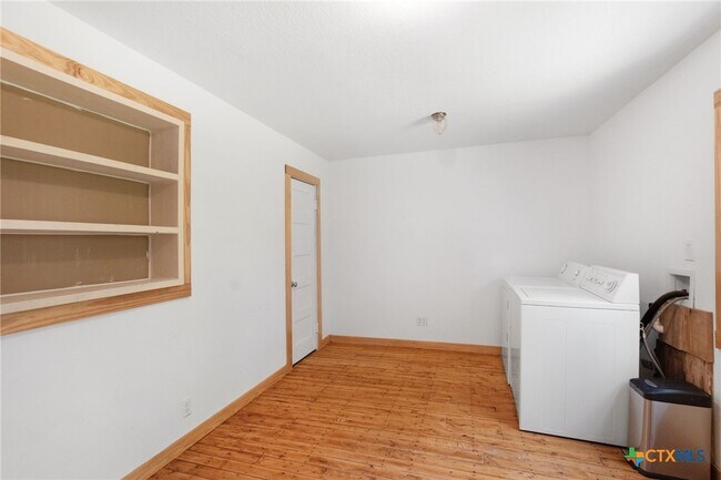 Photo - 21702 Farm to Market 580