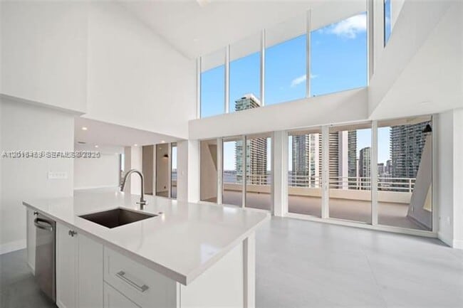 Photo - 555 NE 34th St Unit 555 NE 34th St # PH4