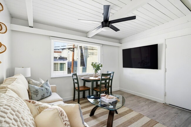 Building Photo - 121 Rosecrans Pl Unit 4