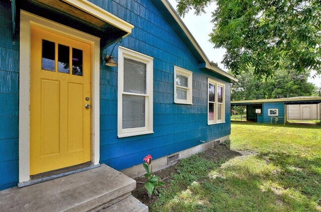 Photo - 302 Olive St