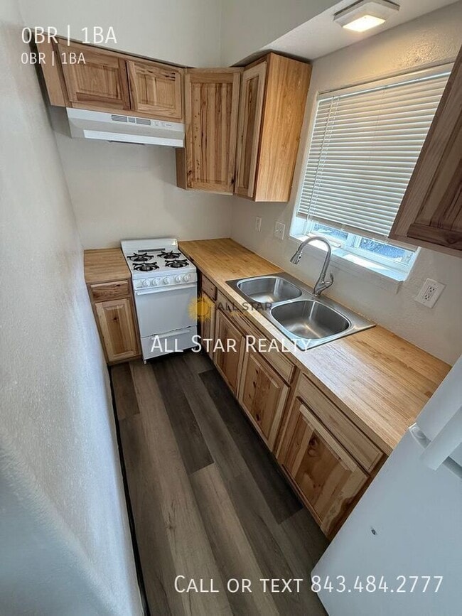 Building Photo - 3901 Northwood Dr Unit 8