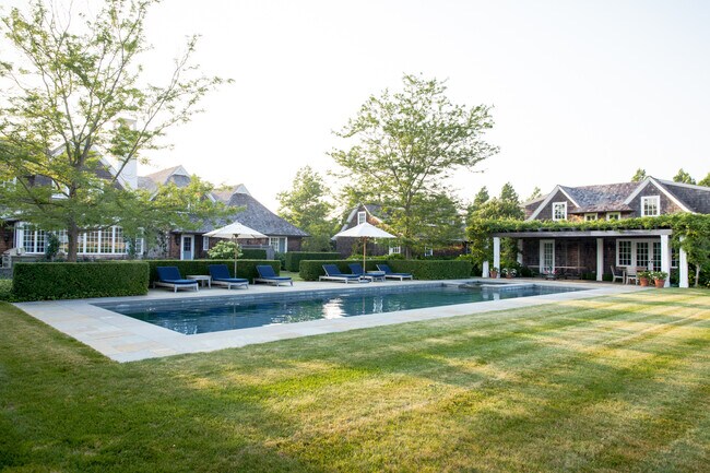 Photo - 587 Sagaponack Road