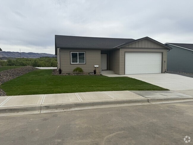 Building Photo - New Construction 3 bed, 2 bath! Rental