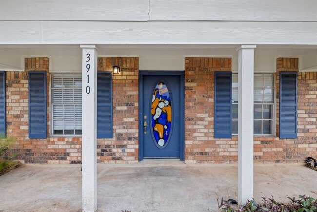 Photo - 3910 Hillside Dr