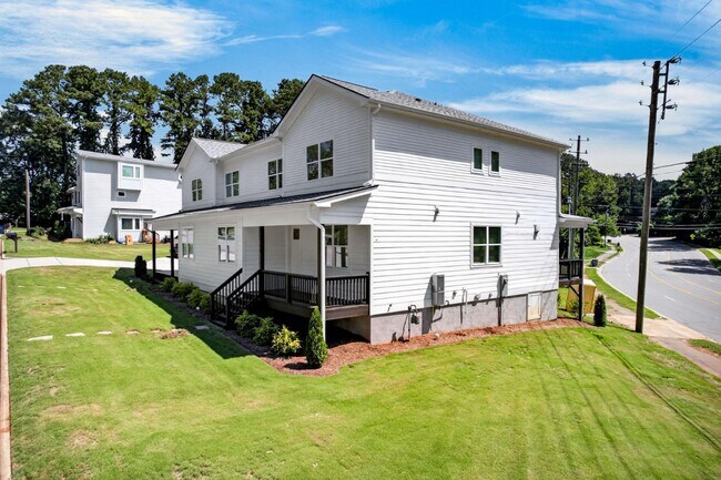 Photo - 1755 Crest Rd