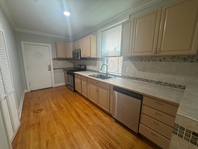 Photo - 5405 N Sawyer Ave