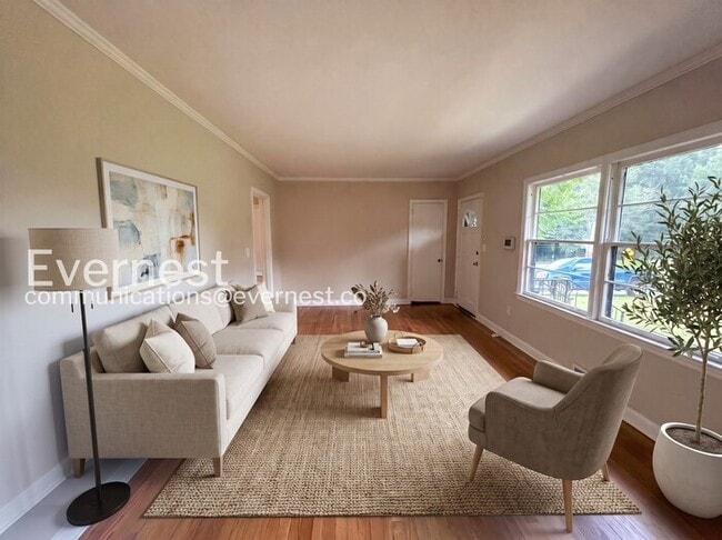 Building Photo - 3-Bed/1-Bath/Voucher Accepted/Available Now!
