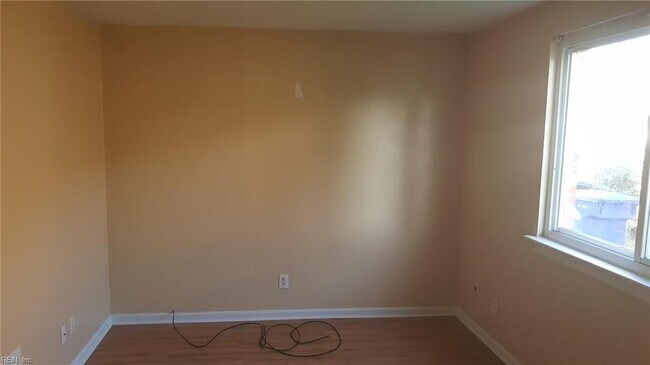 Photo - 939 Holladay St