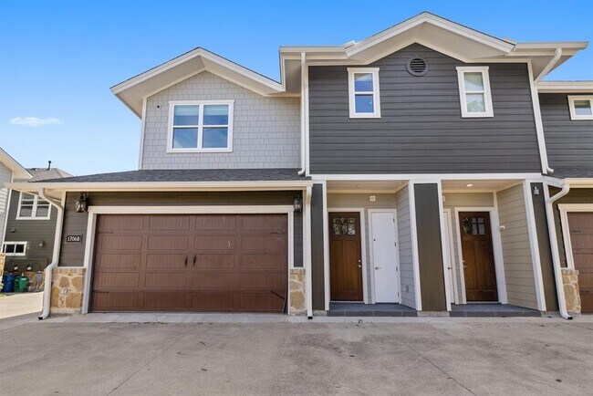 Building Photo - 1700 Cedar Bend Dr