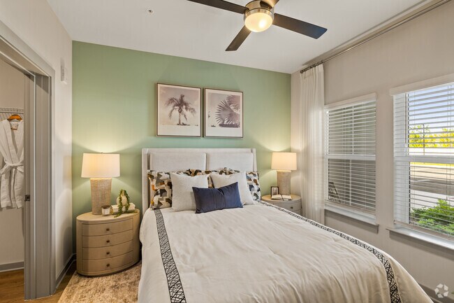2BR, 2BA - 988SF - Bedroom