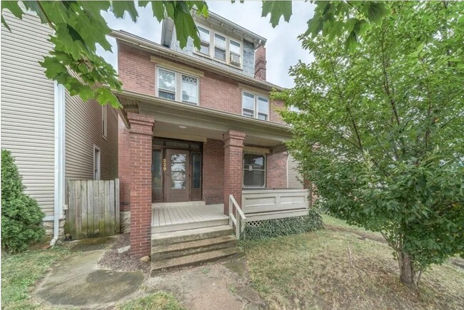 Building Photo - Incredible 6 Bedroom Home OSU Campus – Ren...