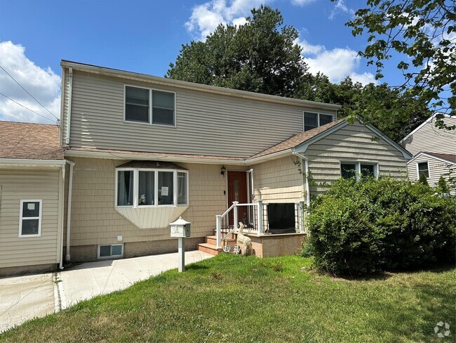 Building Photo - 15 Mida Ct Rental