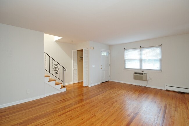 Photo - 77 Webb Ave Unit APT 7