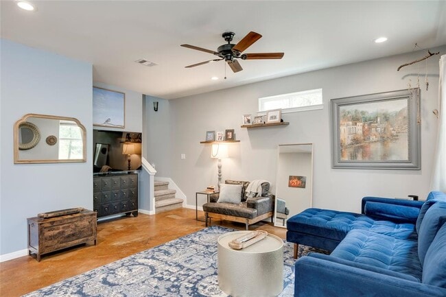 Photo - 719 Birch Ln
