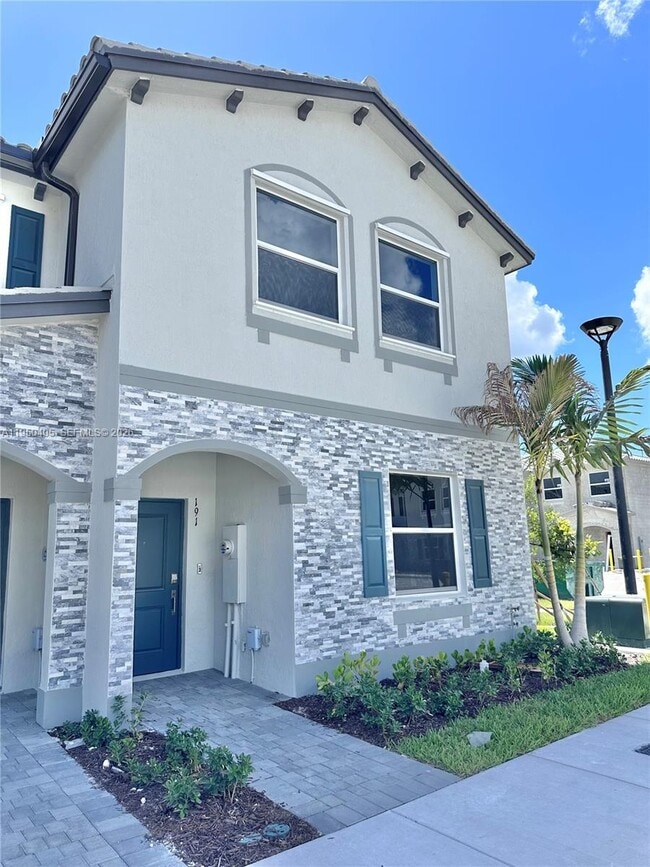 Building Photo - 191 SE 11th St Unit .