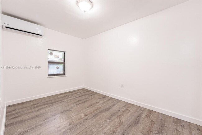 Photo - 11 SW 13th Ave Unidad 4