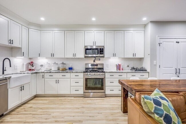 Photo - 142 W 8th St Unidad 142 W 8th #1