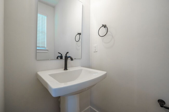 Photo - 608 Old Dominion Dr