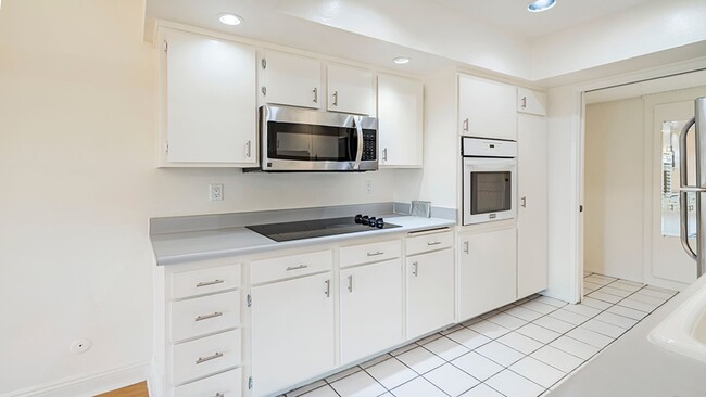 Photo - Luxury Penthouse Newly Renovated 1 Bed + D...