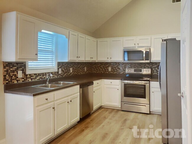 Photo - 287 Huntington Dr