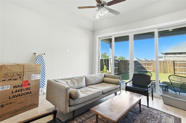 Photo - 2105 Suncup St
