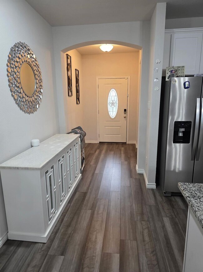 Photo - 1102 Davy St