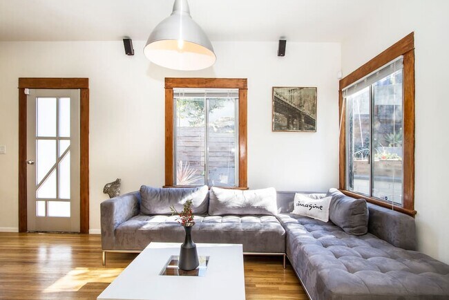 Photo - 2161 Ewing St