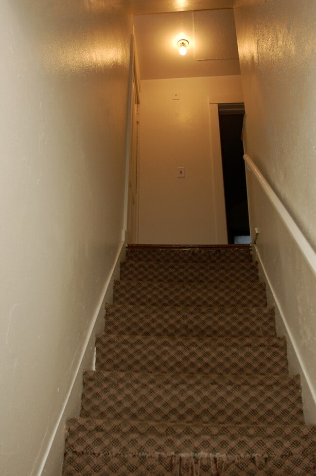 Photo - 212-1/2 Washington Unit 212 1/2 E Washington
