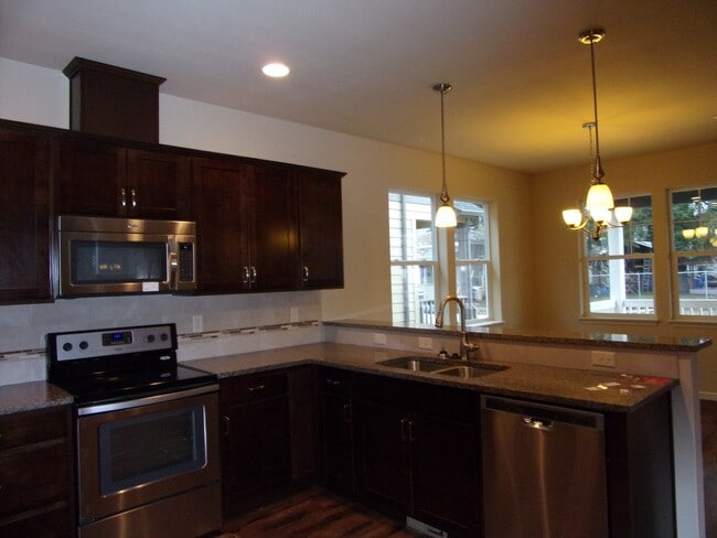 Building Photo - View the Willamette River