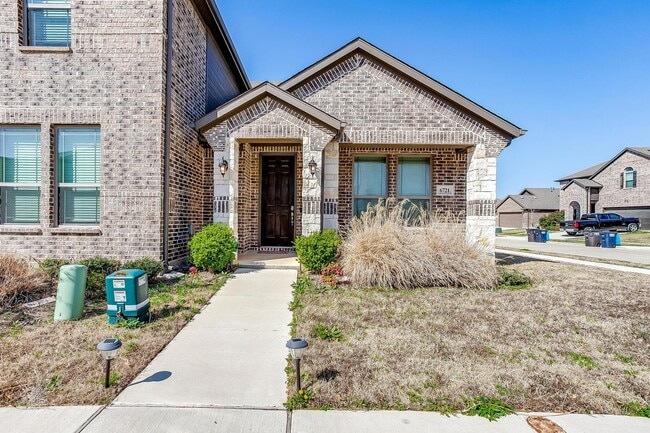 Building Photo - Amazing Townhome- 3 Bed, 2.5 Bath- Eagle Mountain Saignaw ISD- 76179