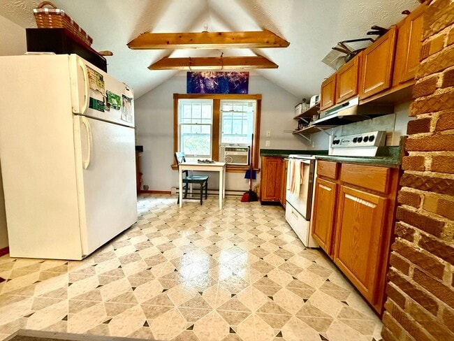 Photo - 111 1/2 E. Wylie St- Upstairs