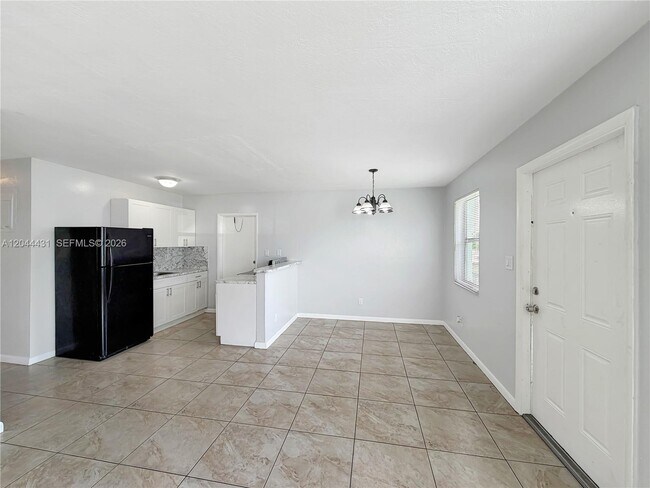 Photo - 533 NW 15th Way