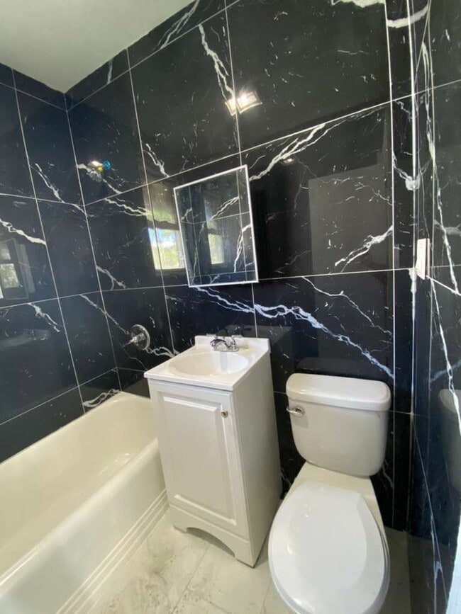 Photo - 120 Waverly St Unit APT 3