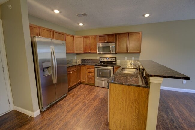 Photo - Gorgeous 3 Bedroom Townhome