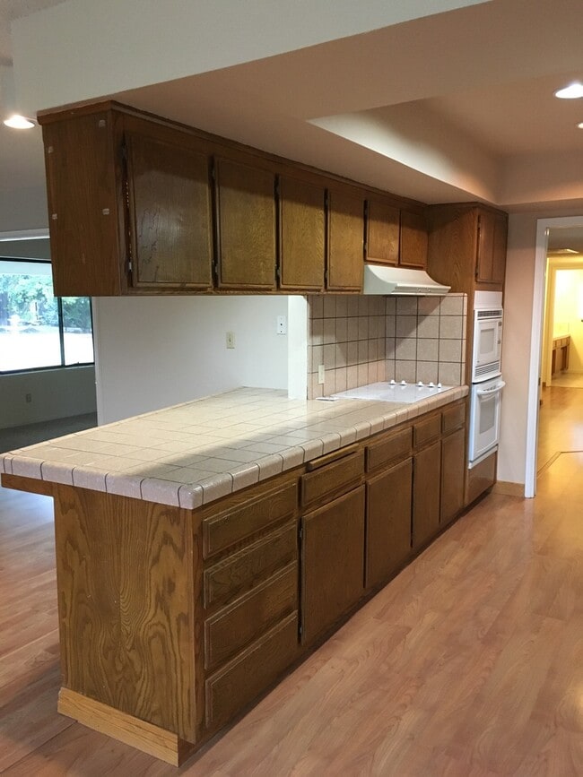 Photo - POOL!  Nice 3+2.5 Southwest Bakersfield - Laurelglen Area