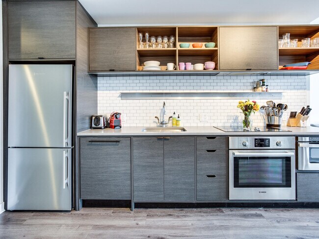 Kitchen with SS Appliances - 2030 8th St NW Unidad 503