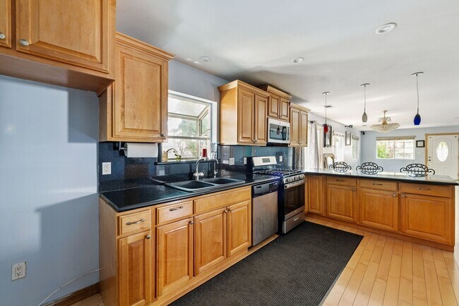 Photo - 959 E 107th St Casa