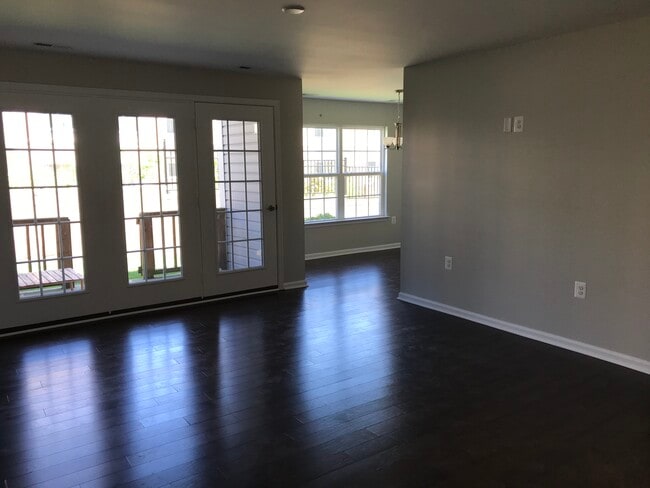 Building Photo - 6425 Richmond Hwy Unit 103