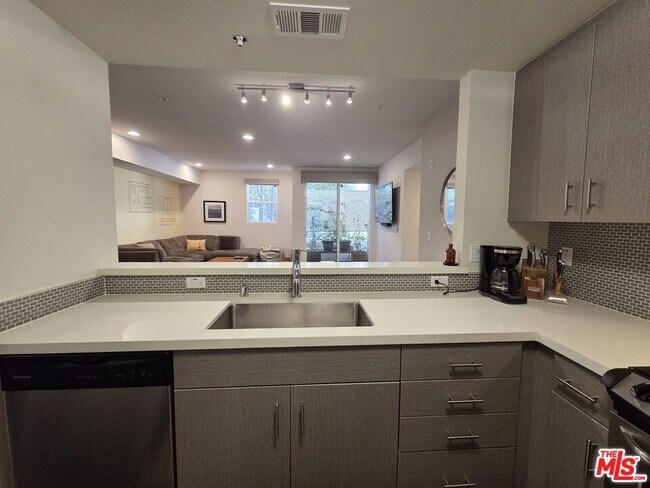436 S Virgil Ave Unit 209