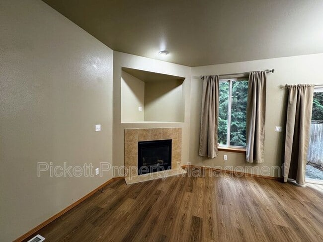 Photo - 136 NE Miramar Cir