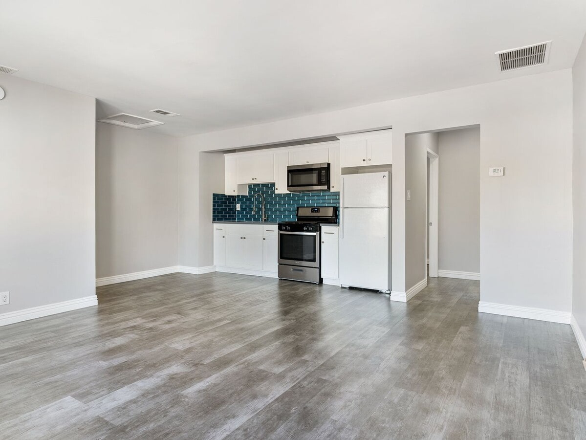 Photo - 150-154 W Hillcrest Blvd