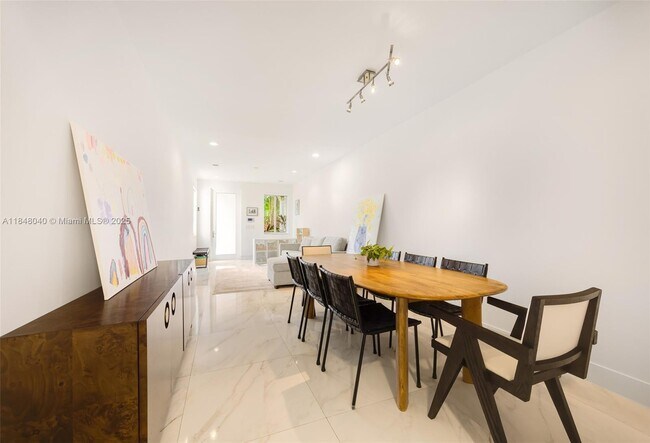 Photo - 2938 Catalina St