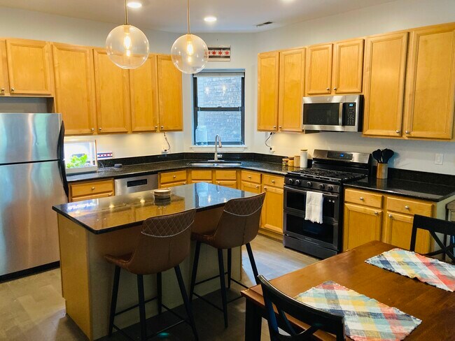 Photo - 1457 W Cuyler Ave Unit 2W