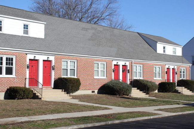 Townhomes - Groton Townhouse Apartments