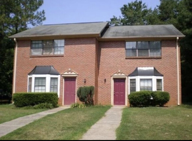 Left side of the Townhouse - 1927 Patterson Cir Casa Adosada