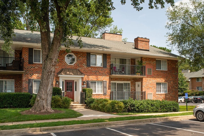 Fairfax Square - Fairfax Square Apartamentos