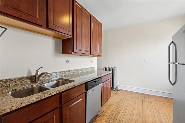 Photo - 2557 W Eastwood Ave Unidad 3